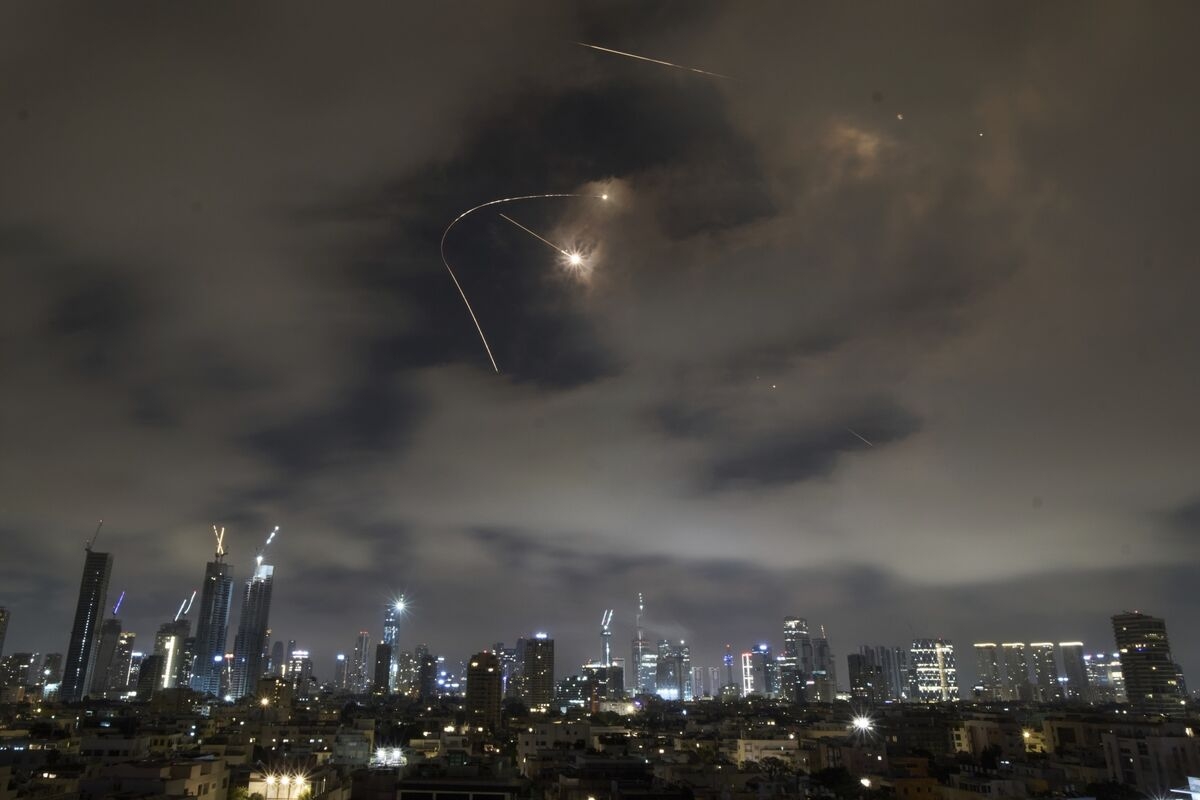 Israel-Iran War Reaches Second Week as Trump Sends Mixed Signals