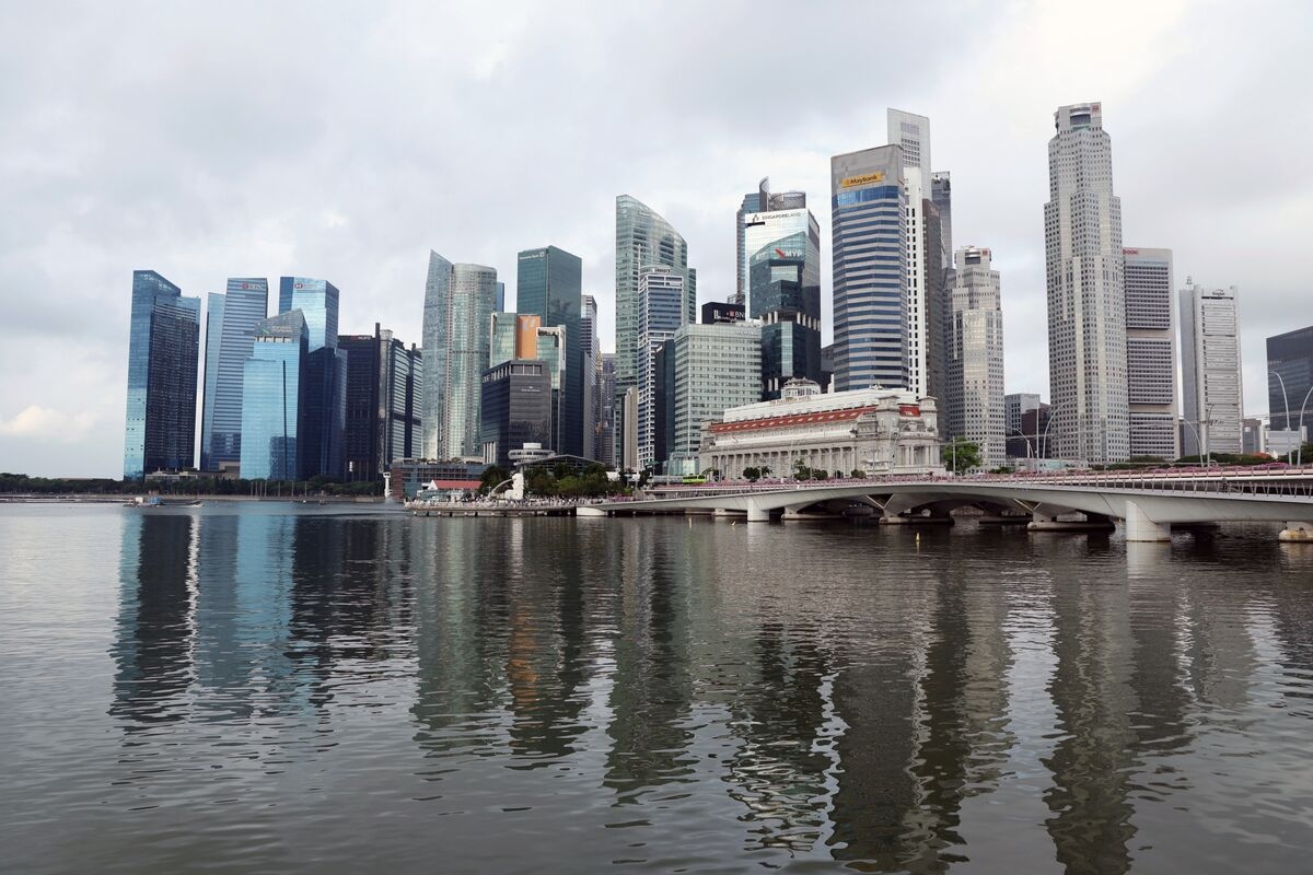 Singapore Bonds Lure Buyers Despite Turning Expensive Versus US