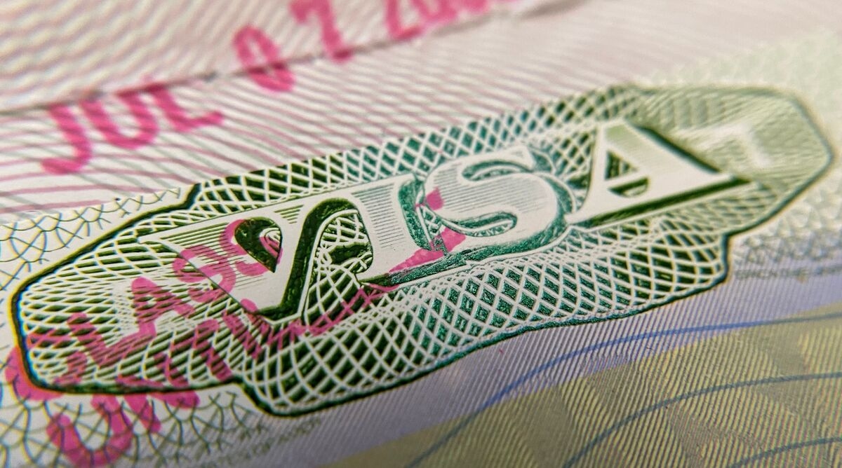 US Temporarily Halts Most Visa Services for Zimbabwean Nationals