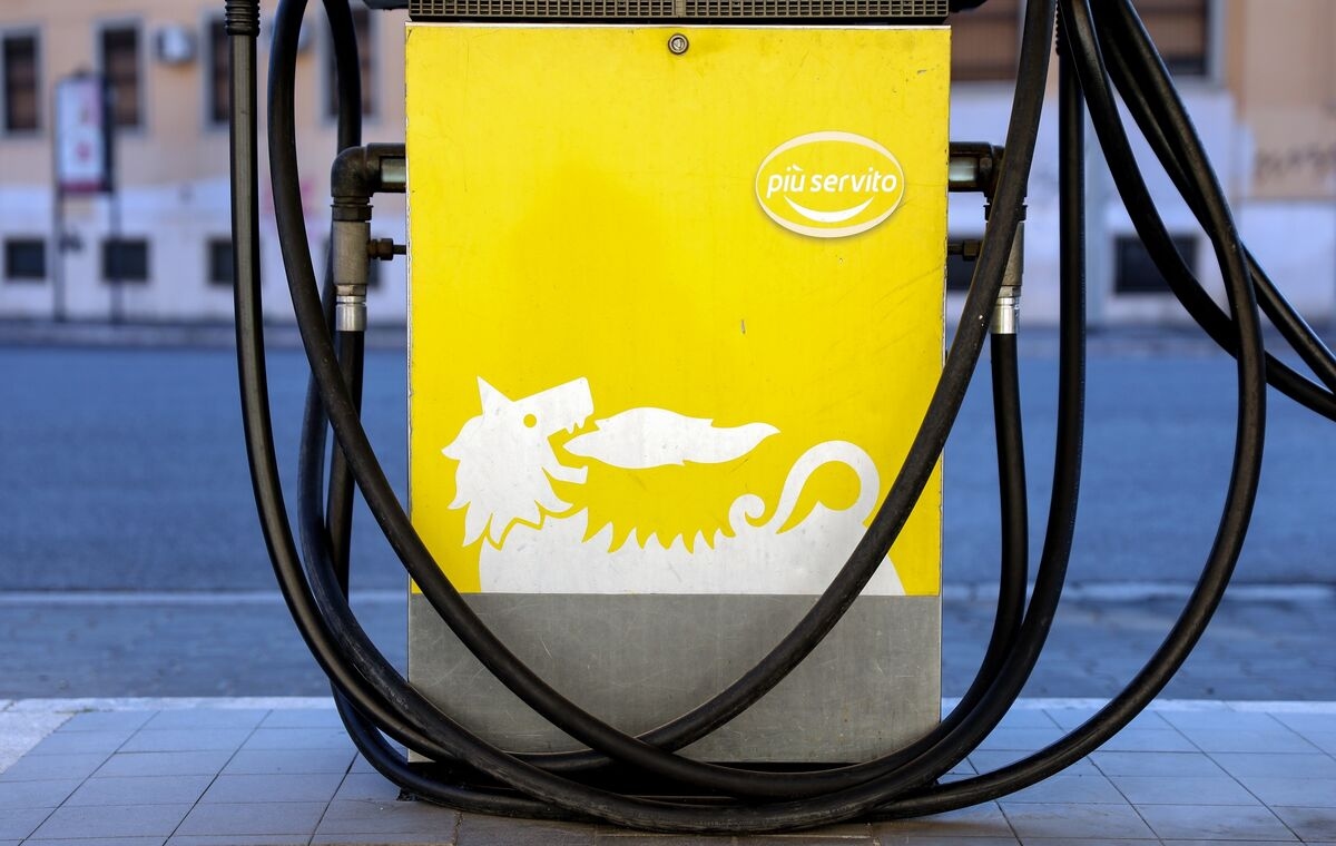 Eni Profit Tops Estimates as Cost Cuts Help Offset Weak Oil