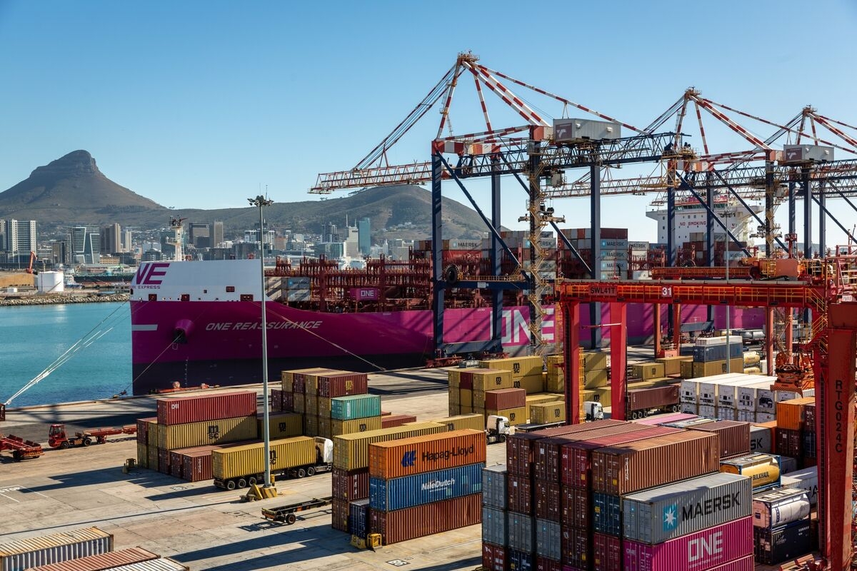 South African Port Union Plans More Talks to End Wage Dispute