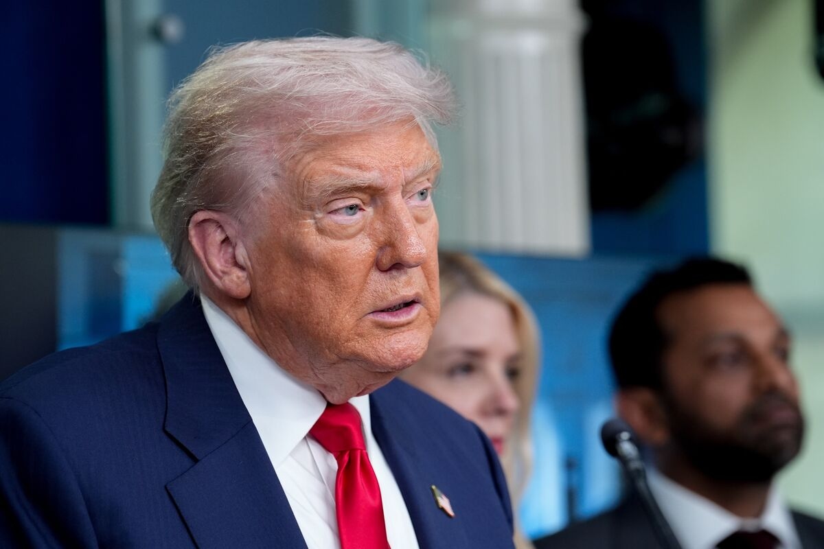 Trump Says He'll Speak With Allies Shortly as Putin Summit Nears
