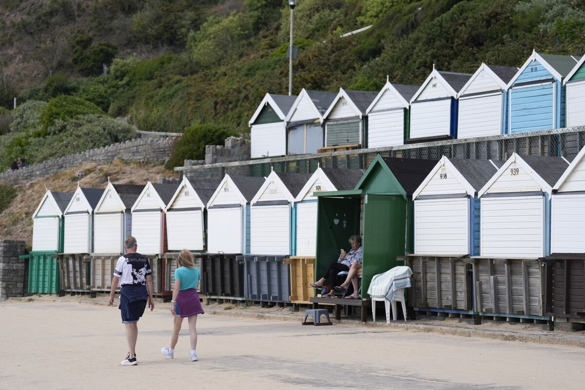 Wet Bank Holiday Weather to End Record-Breaking Dry Spring