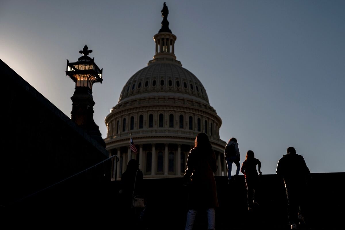 Trump Stumbles as GOP Tax-Cut Plan Delayed Despite His Lobbying