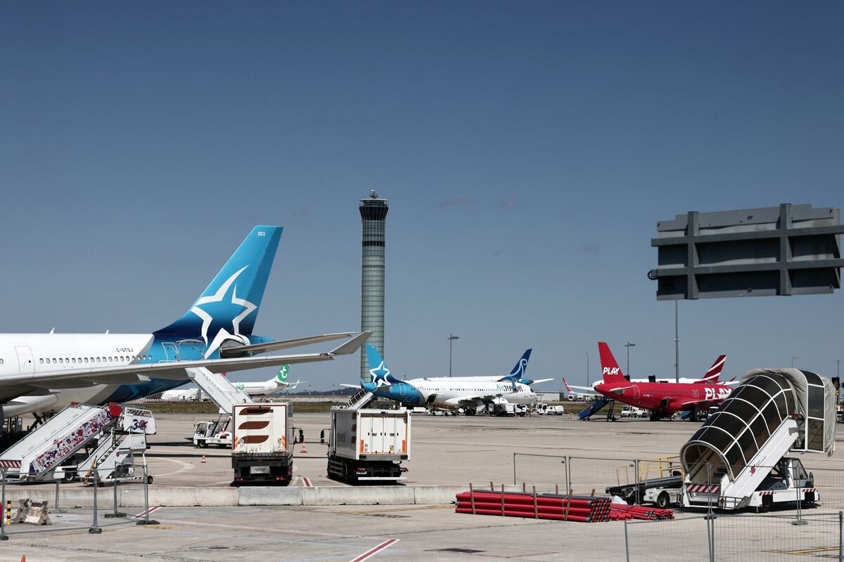 Airlines Forced to Cancel Flights Over French Air Traffic Strike