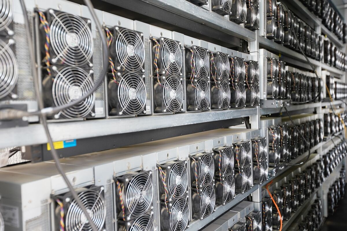 US Bitcoin Mining Firm Raises Funds With Chinese Rivals Stuck