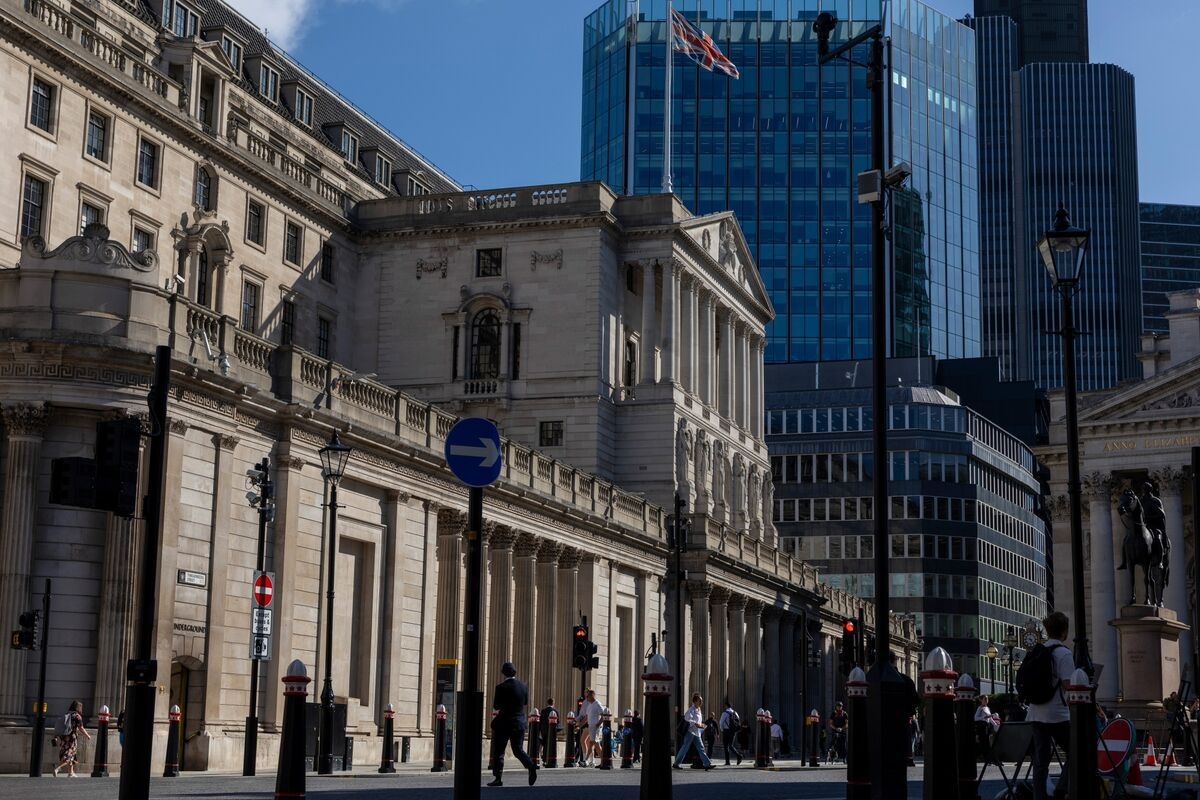 UK Debt Leads Bond Rally as Traders Cast Aside Inflation Fears