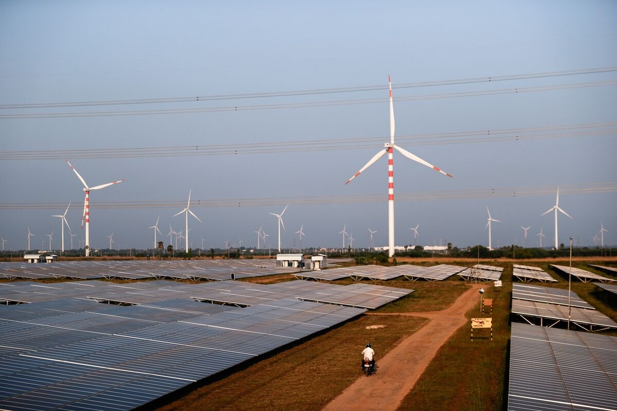 India's Record Renewables Rollout Moves It Closer to 2030 Goal