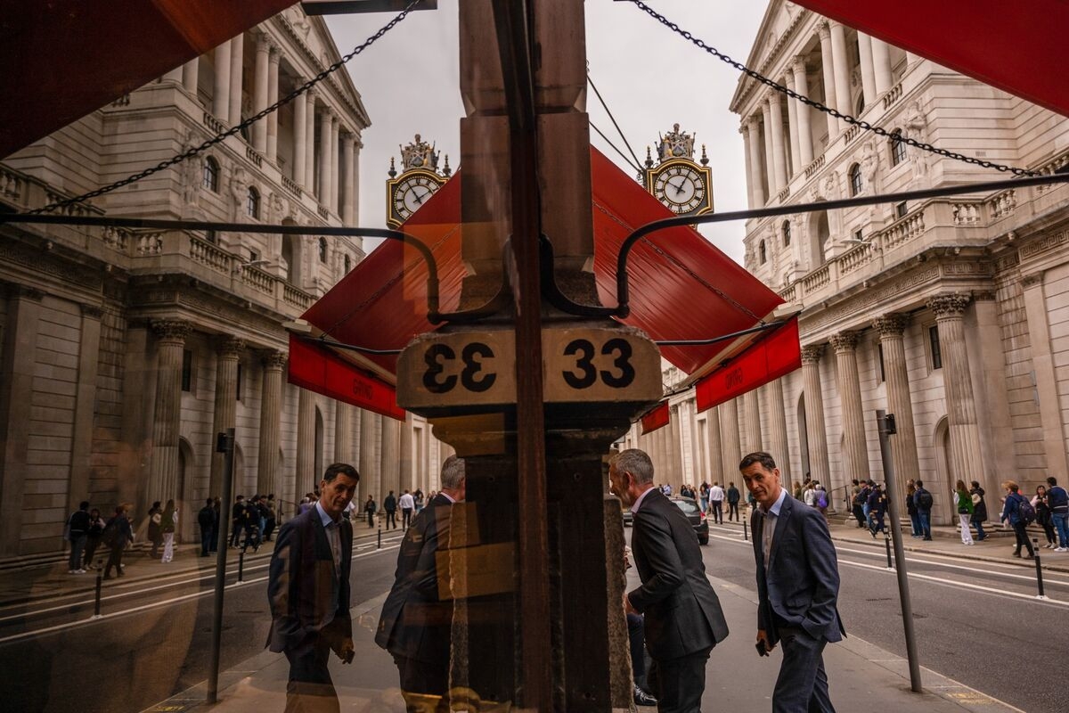 BOE Officials Defend Diverging Views With Inflation Path Unclear