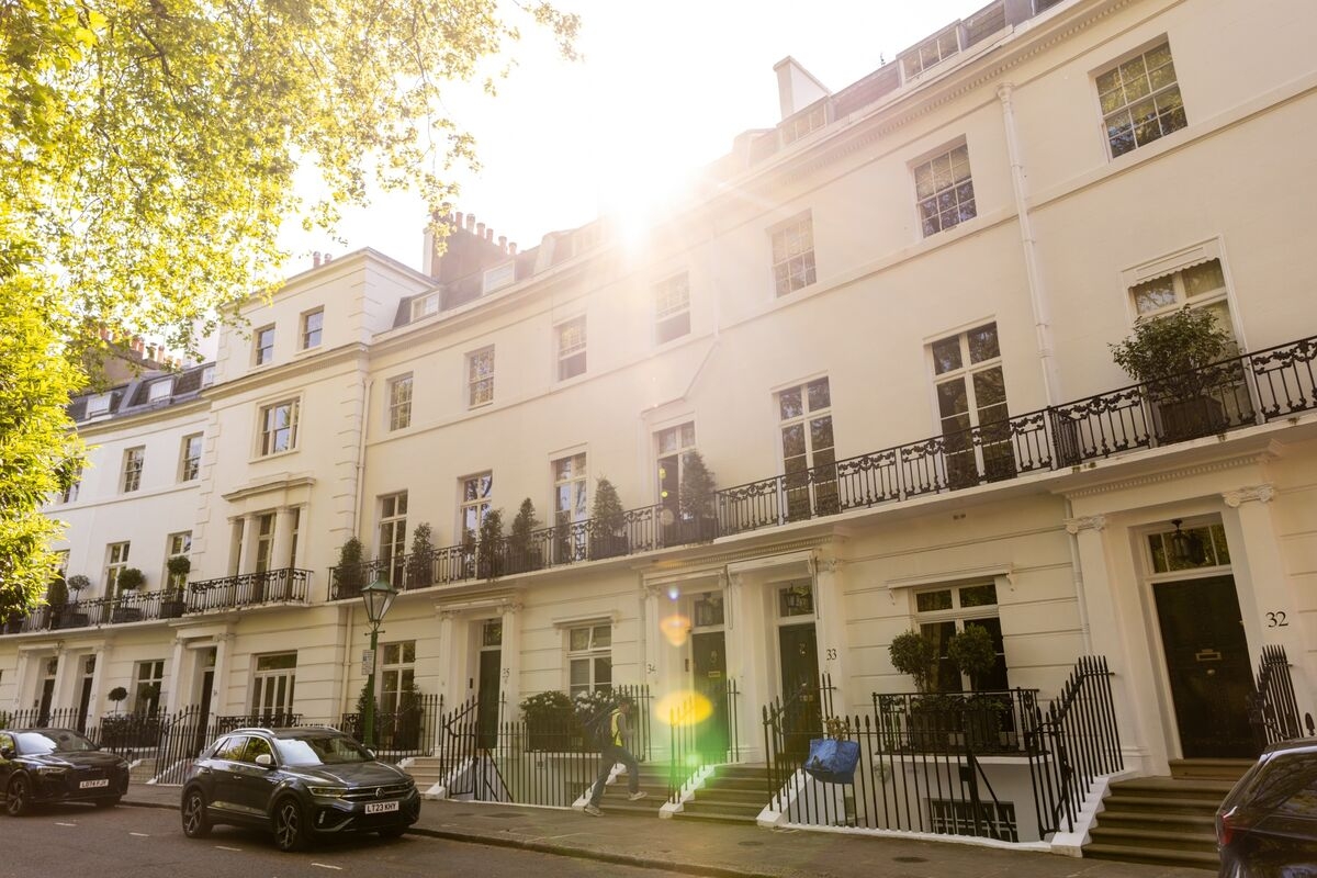 Mega-Rich Baby Boomers Quit UK in Growing Wealth Exodus Over Tax