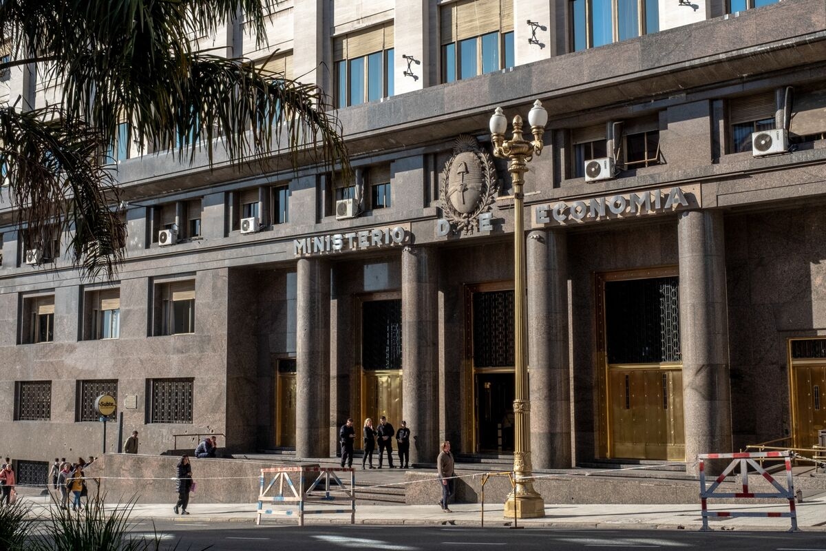 Argentina's Economy Contracted in May for Third Time in 2025