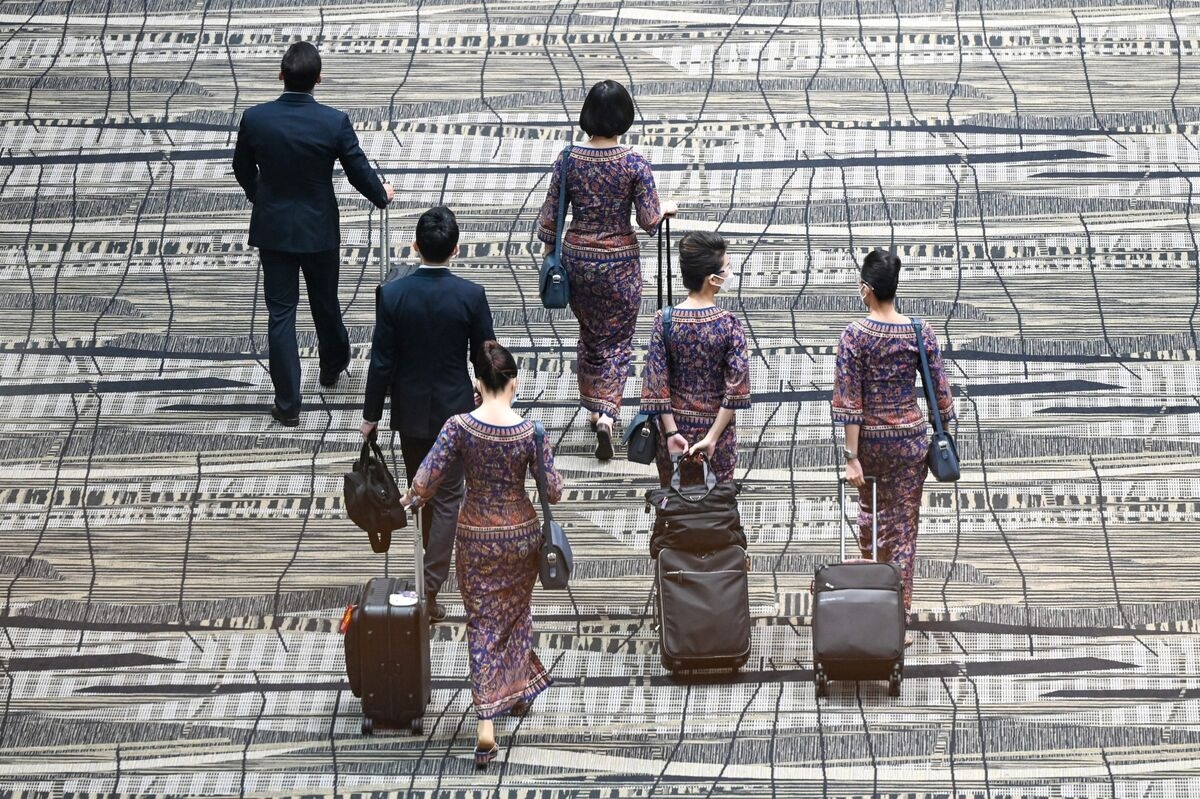 Singapore Airlines to Pay Staff Over 7 Months' Bonus, ST Says