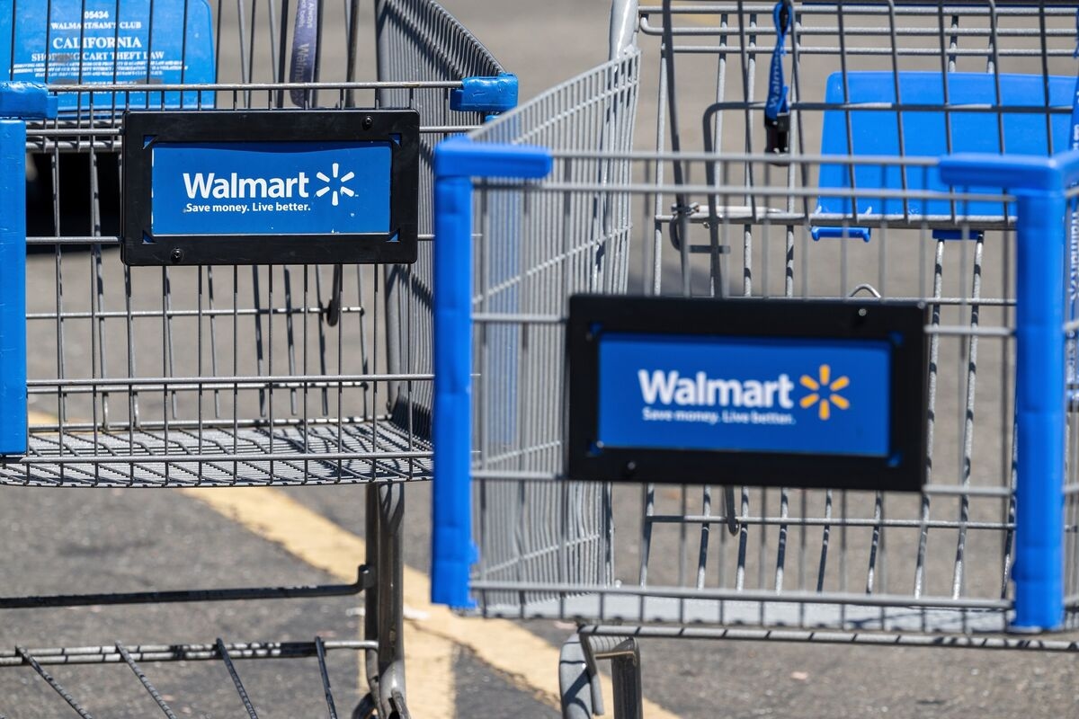 US Equity Futures Fall as Walmart Misses, Jobless Claims Rise