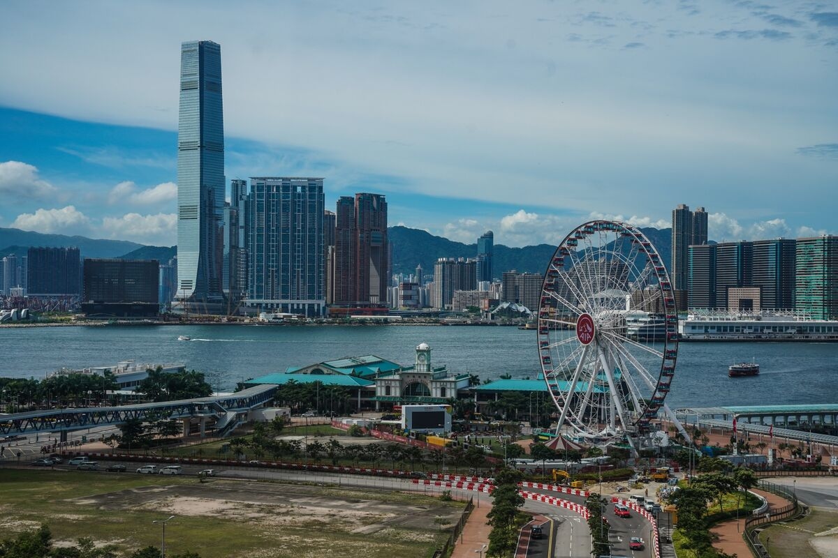 HKMA to Cut Costs, Freeze Hiring as City Battles Deficit, Report Says