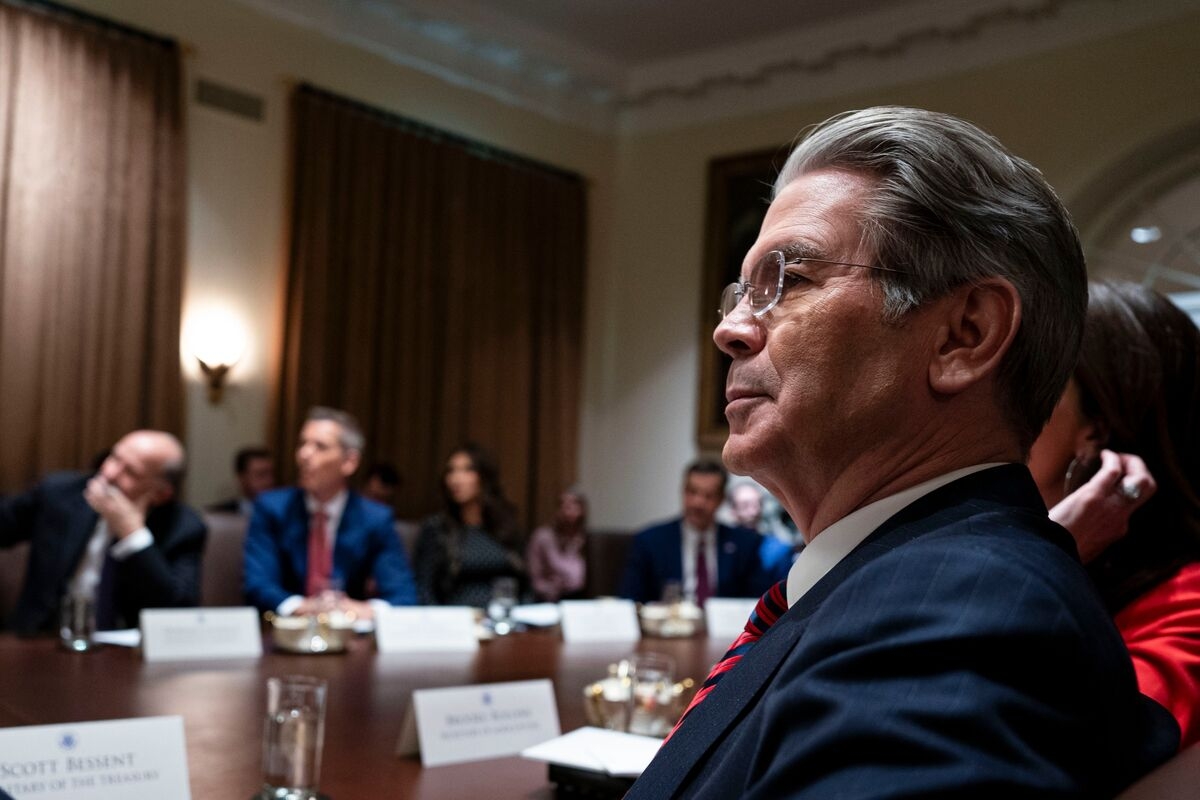 Trump Order on CDFI Fund Risks Aid for Small Businesses, Housing