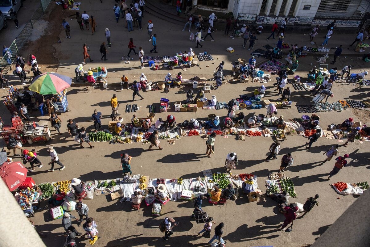 Zimbabwe Says Informal Sector Dominates 76% of The Economy