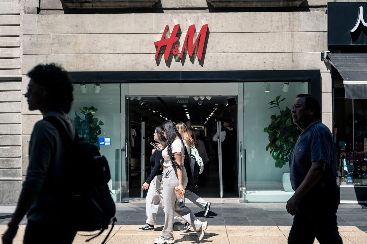 H&M Billionaire Quietly Moves Retailer Toward Private Ownership