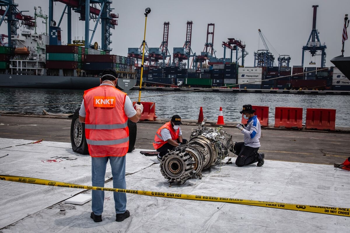 US Weighs Dropping Boeing Crash Charge, Victims' Lawyers Say