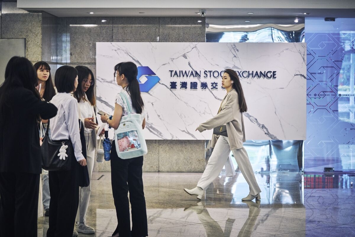 Taiwan Insurers' FX Losses Double in May on US Dollar Slump