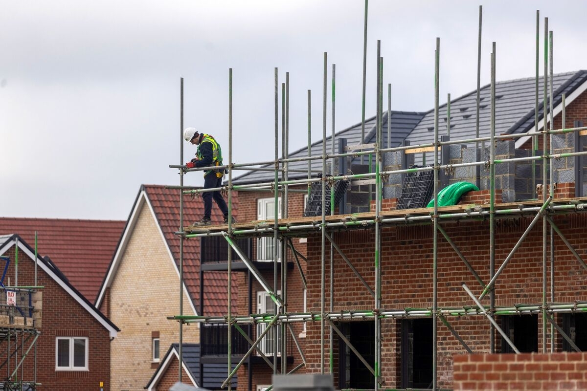 UK Builders Still Able to Hire From Abroad Under Visa Clampdown