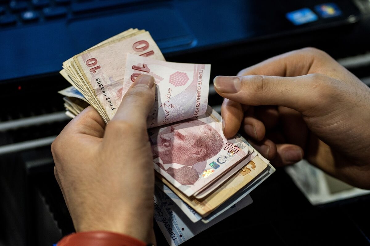 Wall Street Banks Boost Turkey Bets as Court Delay Brings Relief