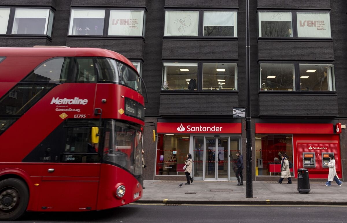 Santander Rejected Bid of About £11 Billion for UK Unit, FT Says