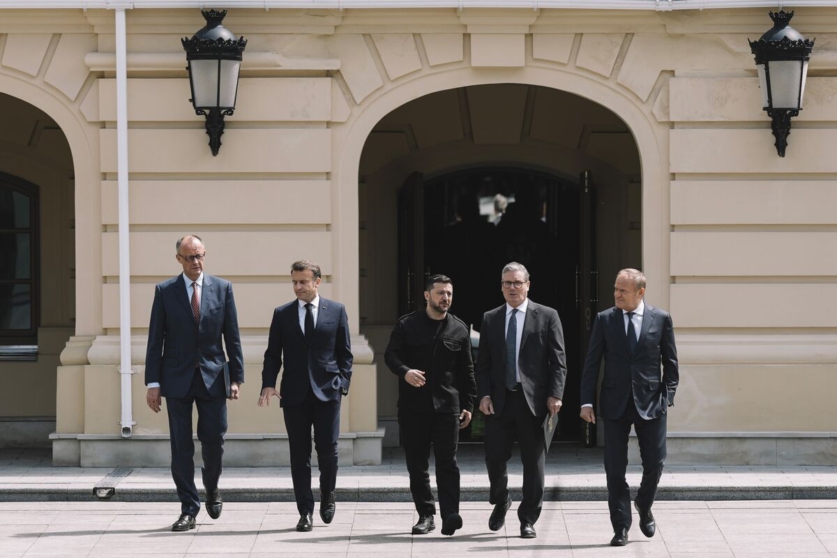 Now Is the Moment to Pressure Putin, Not Appease Him