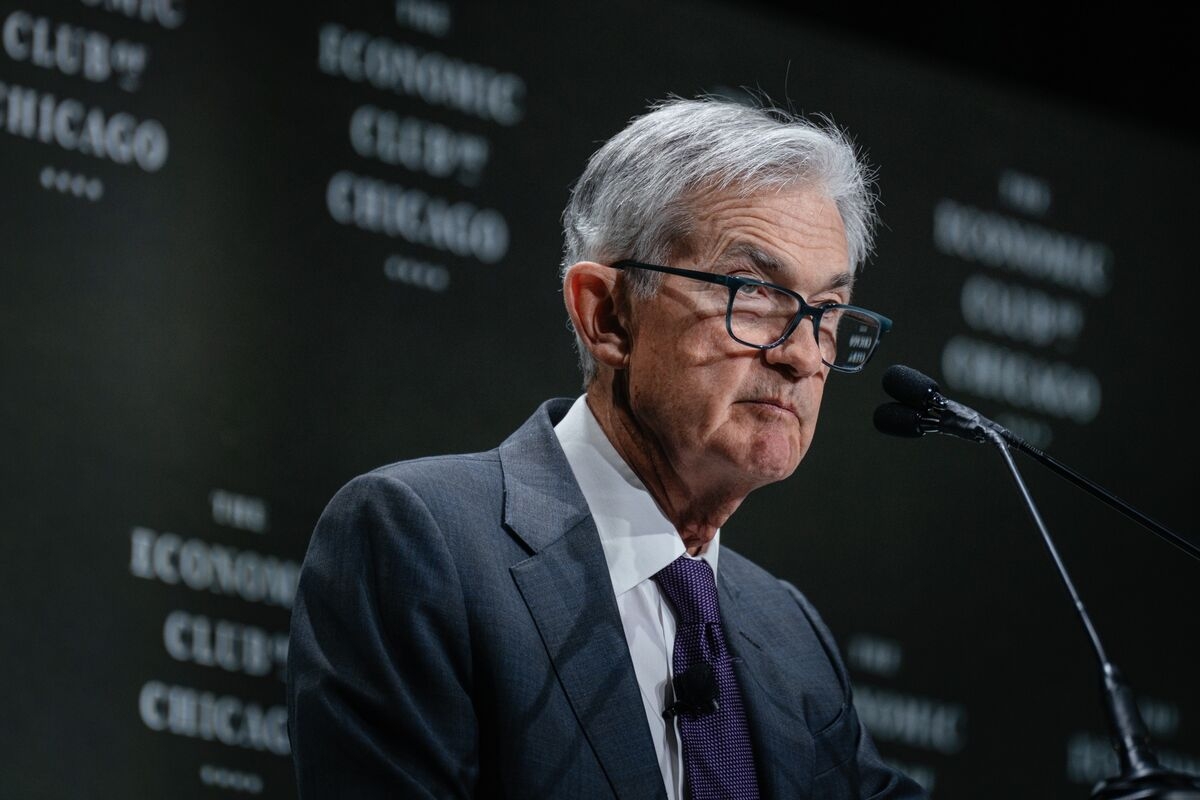 Powell Stays in Wait-and-See Mode on Impact of Tariffs