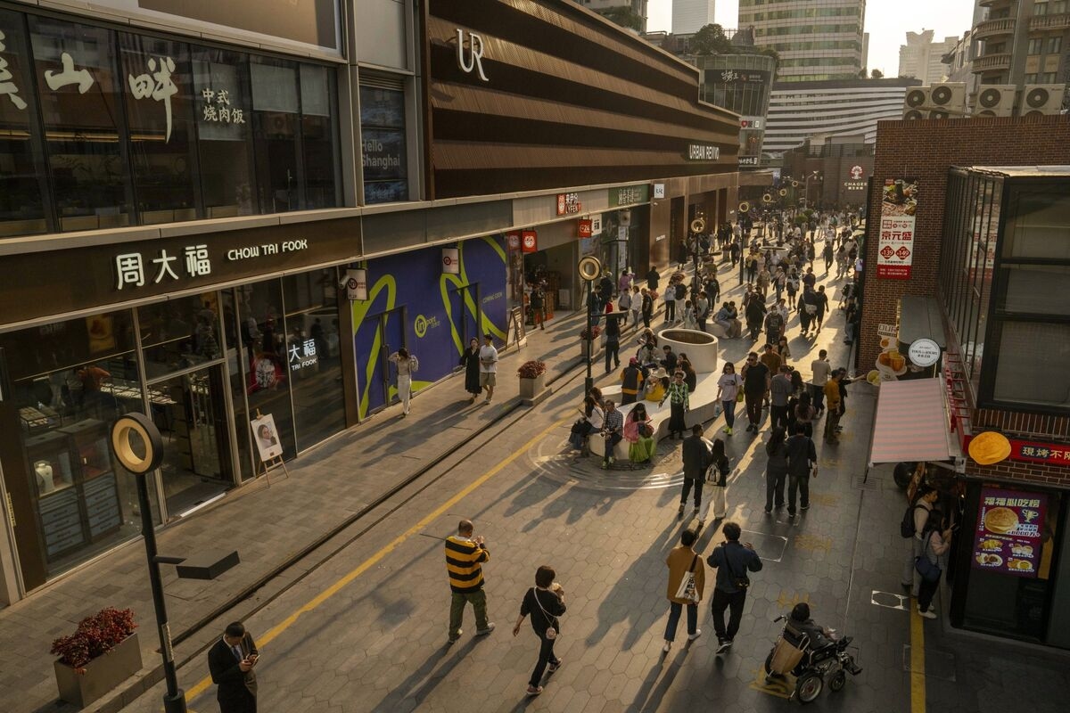 China's Growth Momentum Offers Xi Rare Window to Fight Deflation