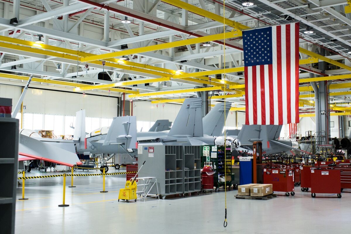 Boeing, Defense Union Resume Contract Talks With Strike Looming