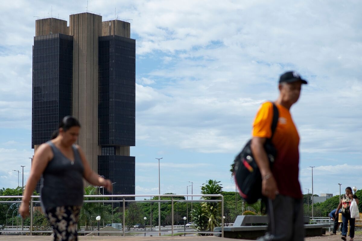 Brazil Economists' Shifting Calls Presage Thriller Rate Decision
