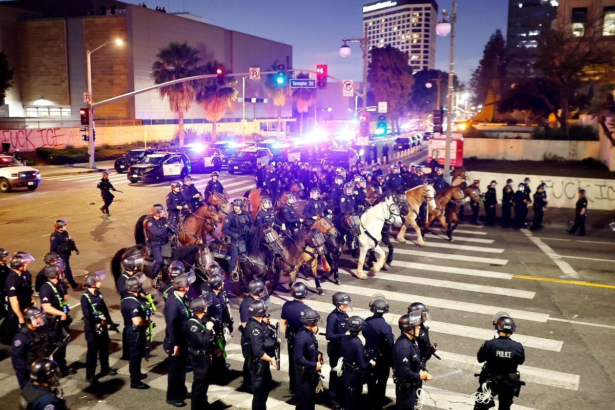 As Protests Spread, Both Parties Gird for Confrontation