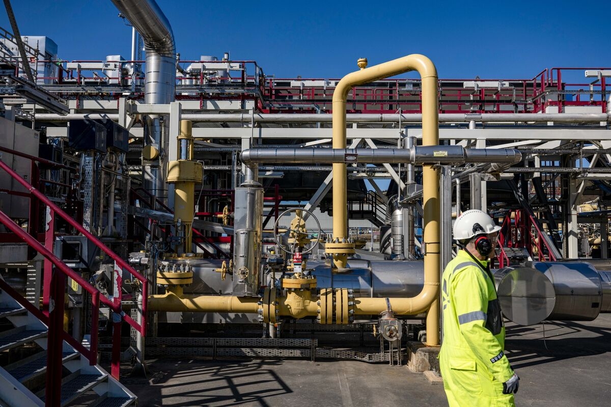 Equinor Quarterly Profit Drops After Disruption at LNG Facility