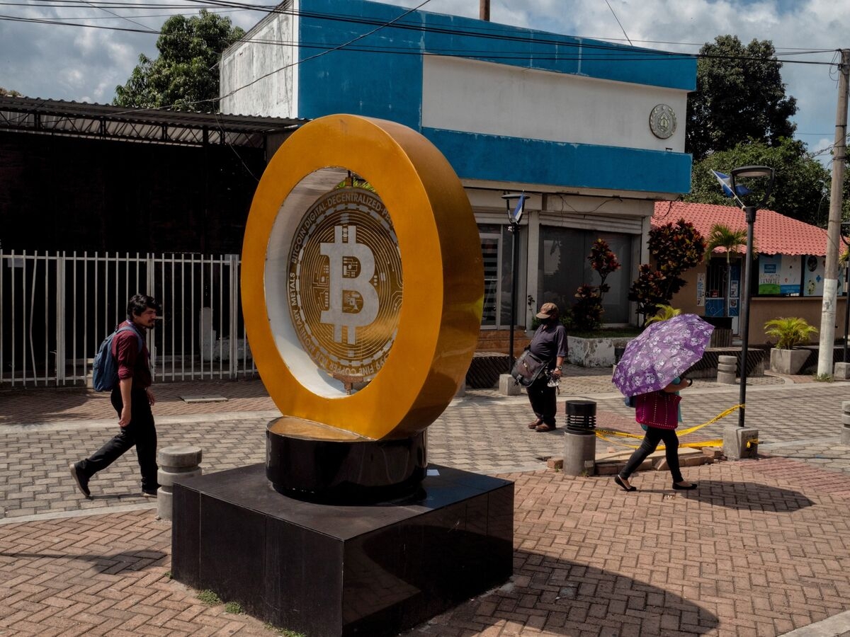 Bitcoin Pulls Back After Latest Push Toward Record Falls Short