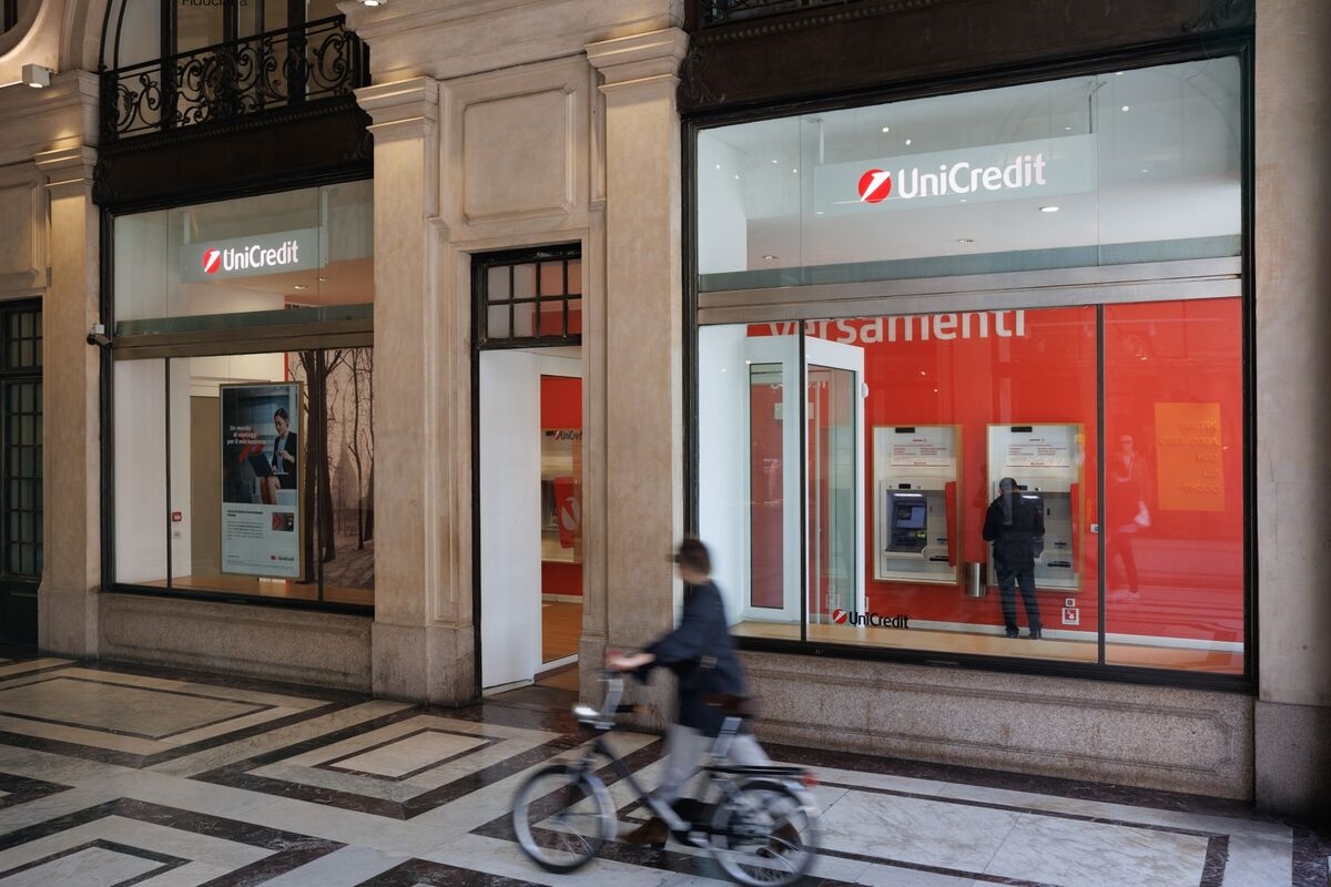 UniCredit Gets 30-Day Suspension by Regulator on Banco BPM Bid