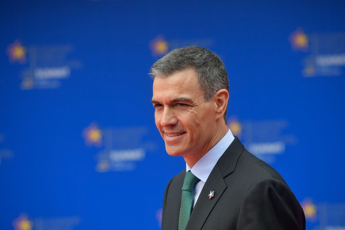 Spain and Rutte Locked in Defense Showdown on Eve of NATO Summit