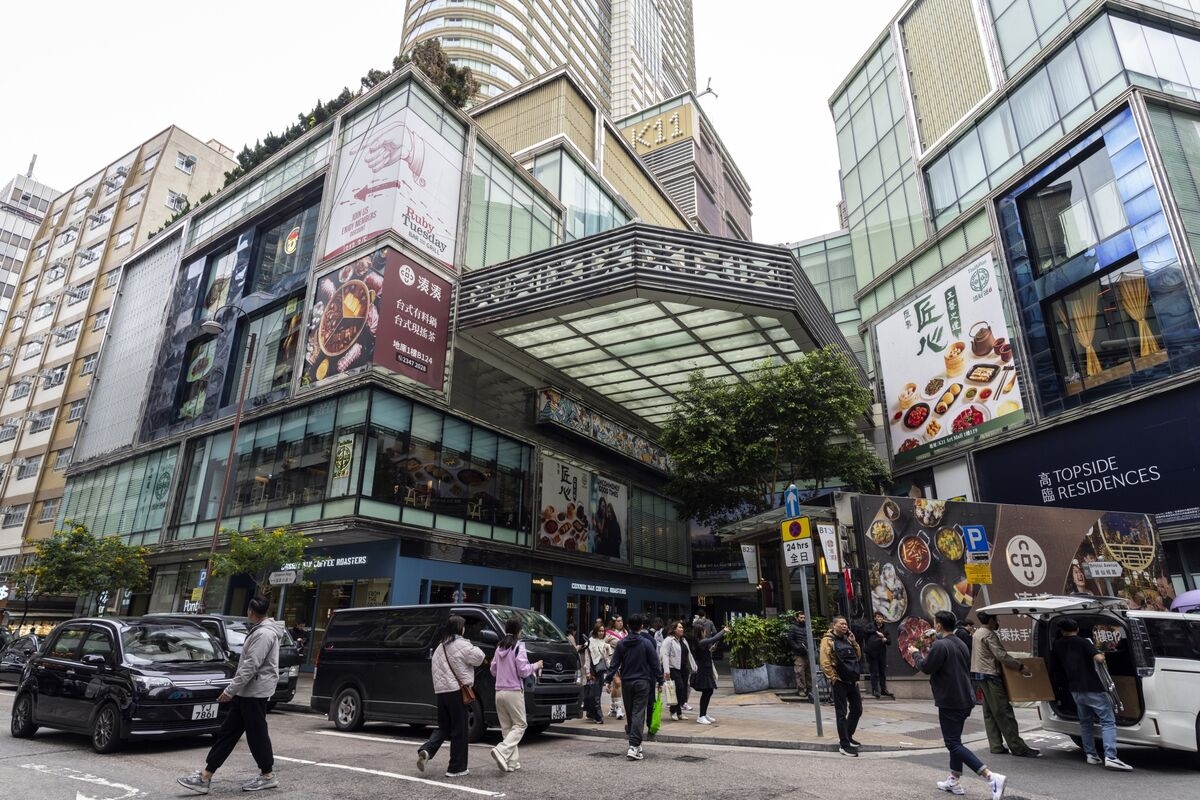 New World Gets Support From About 10 Banks for Loan Refinancing
