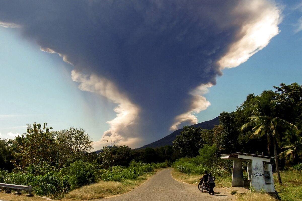 Bali Says 24 Flights Canceled Following Volcanic Eruption