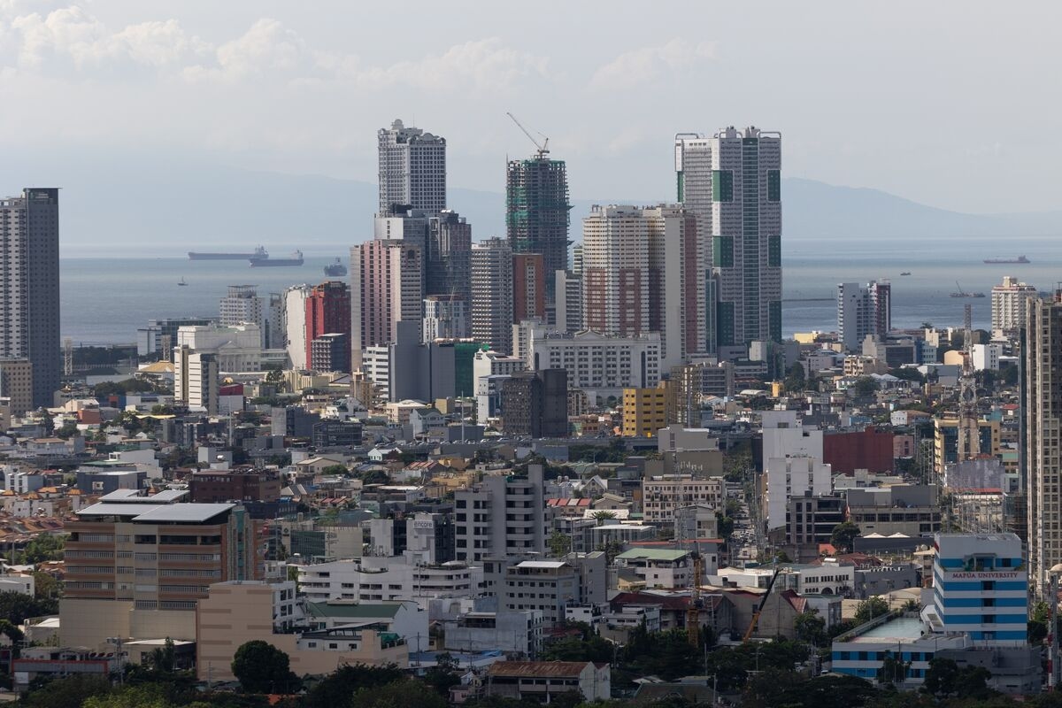Philippines to Tap GCash to Sell Bite-Sized Bonds to Attract More Investors