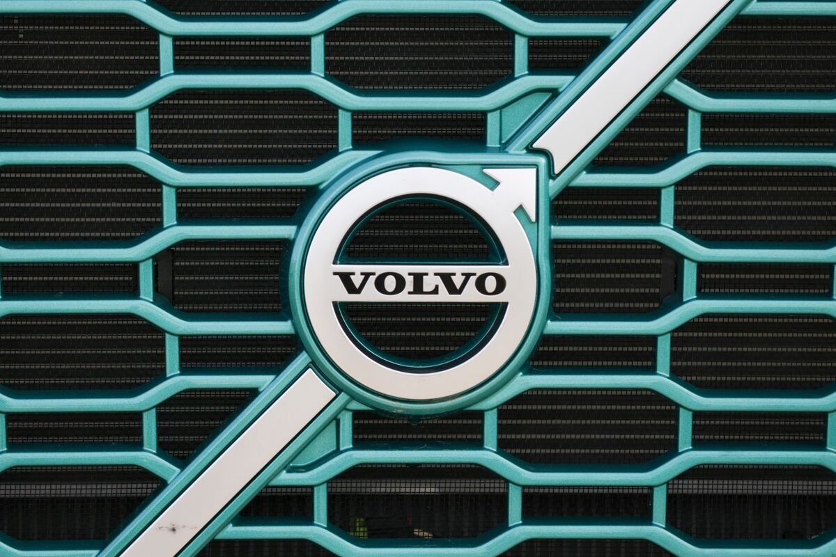 Geely Signs €2.4 Billion Loan to Refinance Volvo Truck Deal