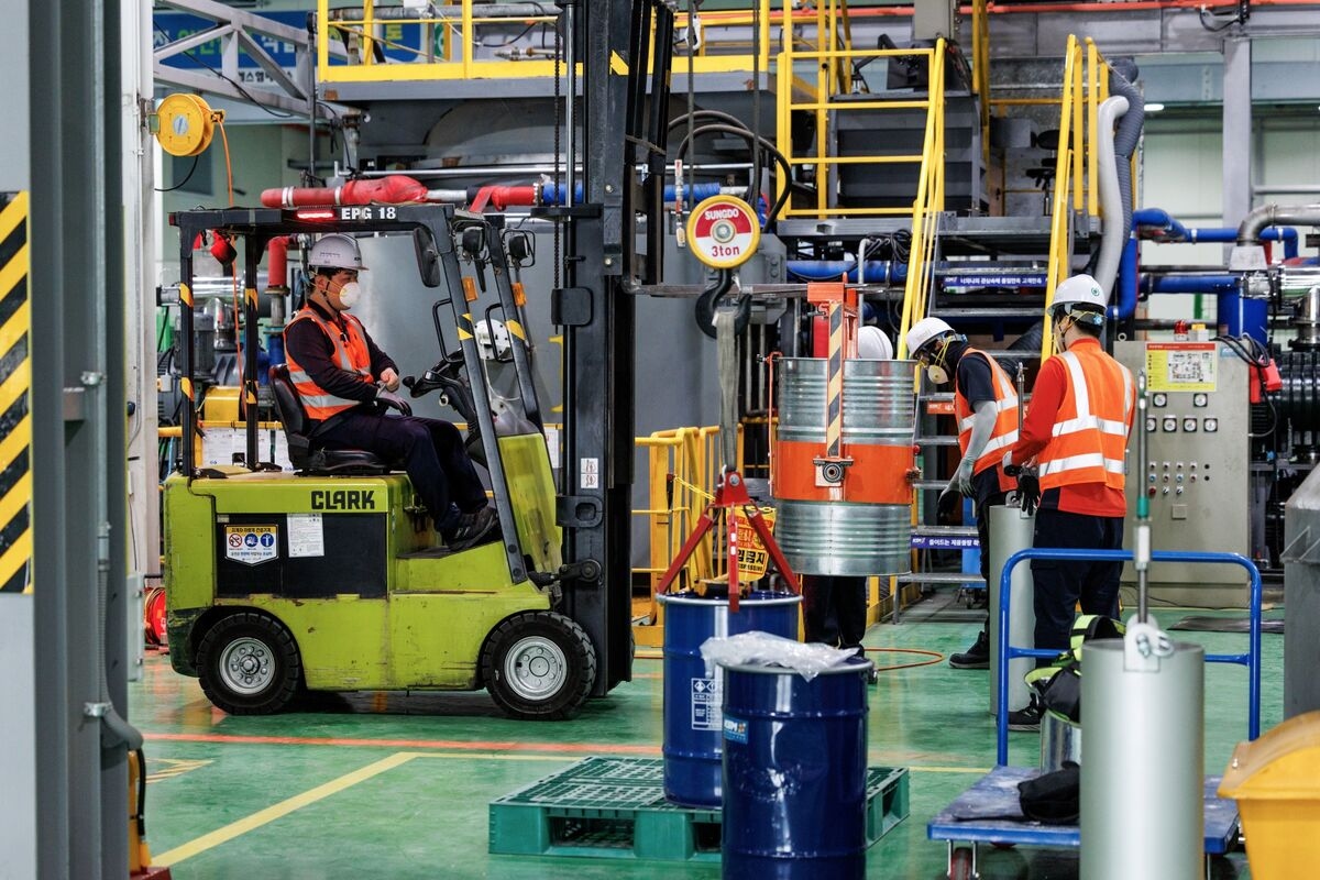 Korea to Hike Taxes on Companies, Investors to Boost Revenue