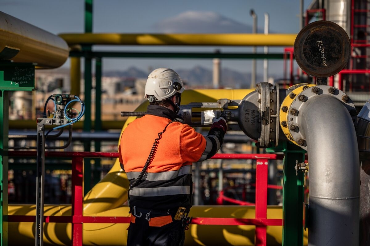 Energy, Tech Touted as Best Bets Once Tariff-Fueled Swings Ease