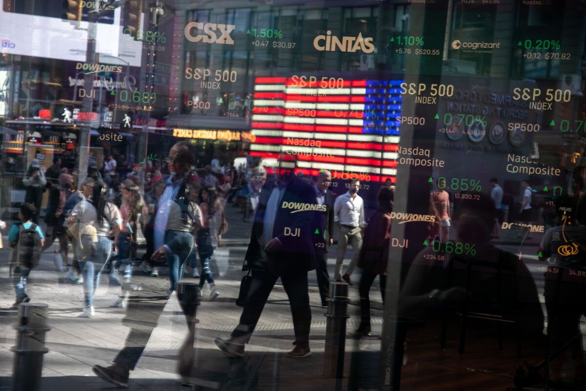 Singapore Retail Traders Shun Stocks at Home for Buzzy US Market