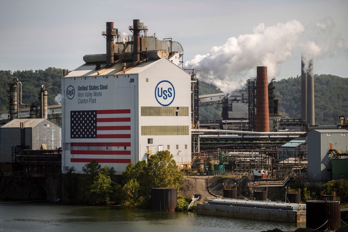Blast at US Steel Plant Near Pittsburgh Kills 1; Dozens Injured