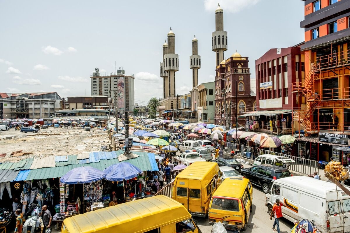 Nigeria Plans $464 Million Waterway Boost to Ease Lagos Traffic