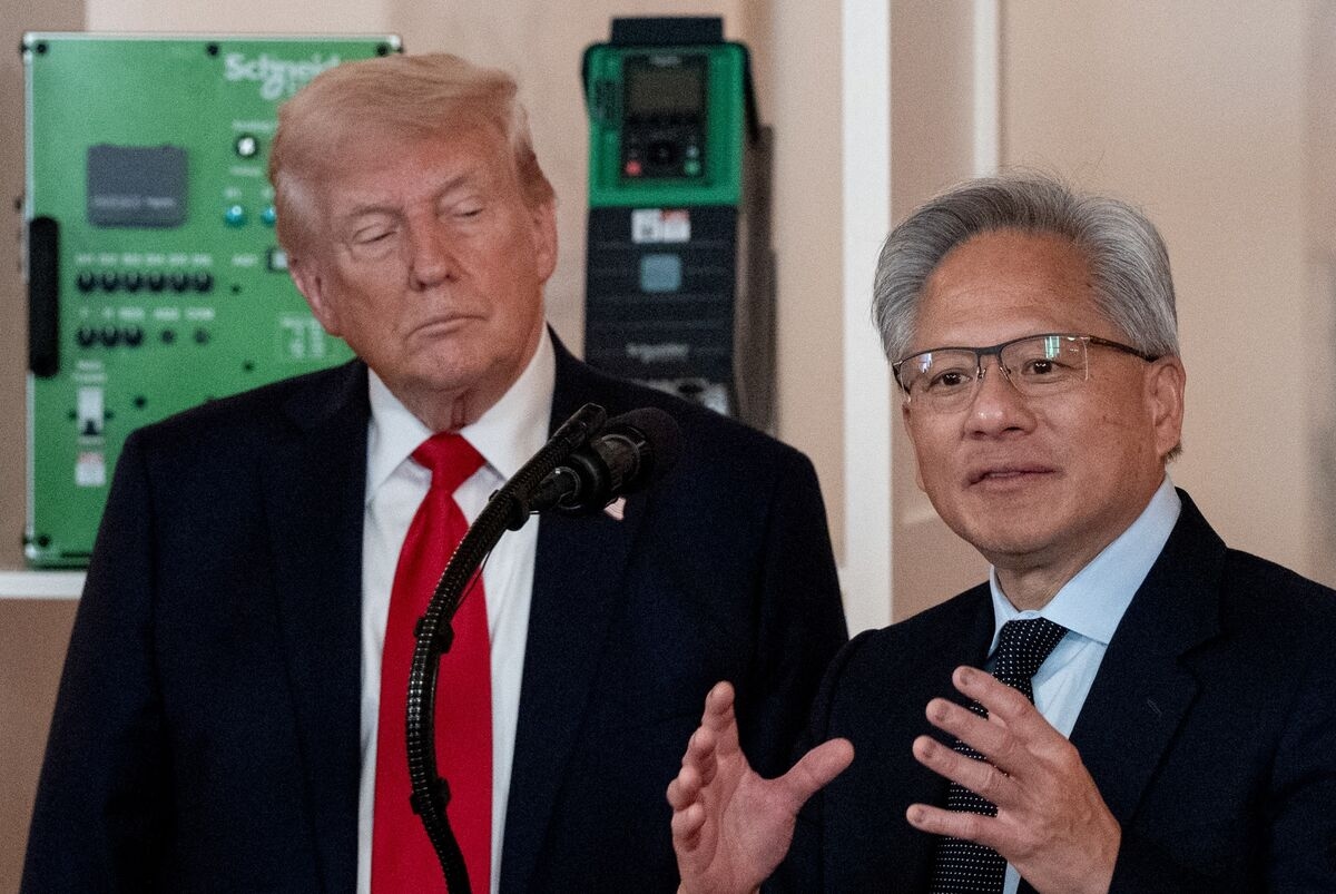 Trump Meets With Nvidia's Huang as Semiconductor Tariffs Near