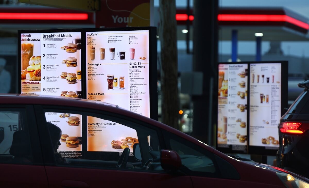 Fast-Food Breakfast Sales Fade as Diners Eat at Home, Skip Meals