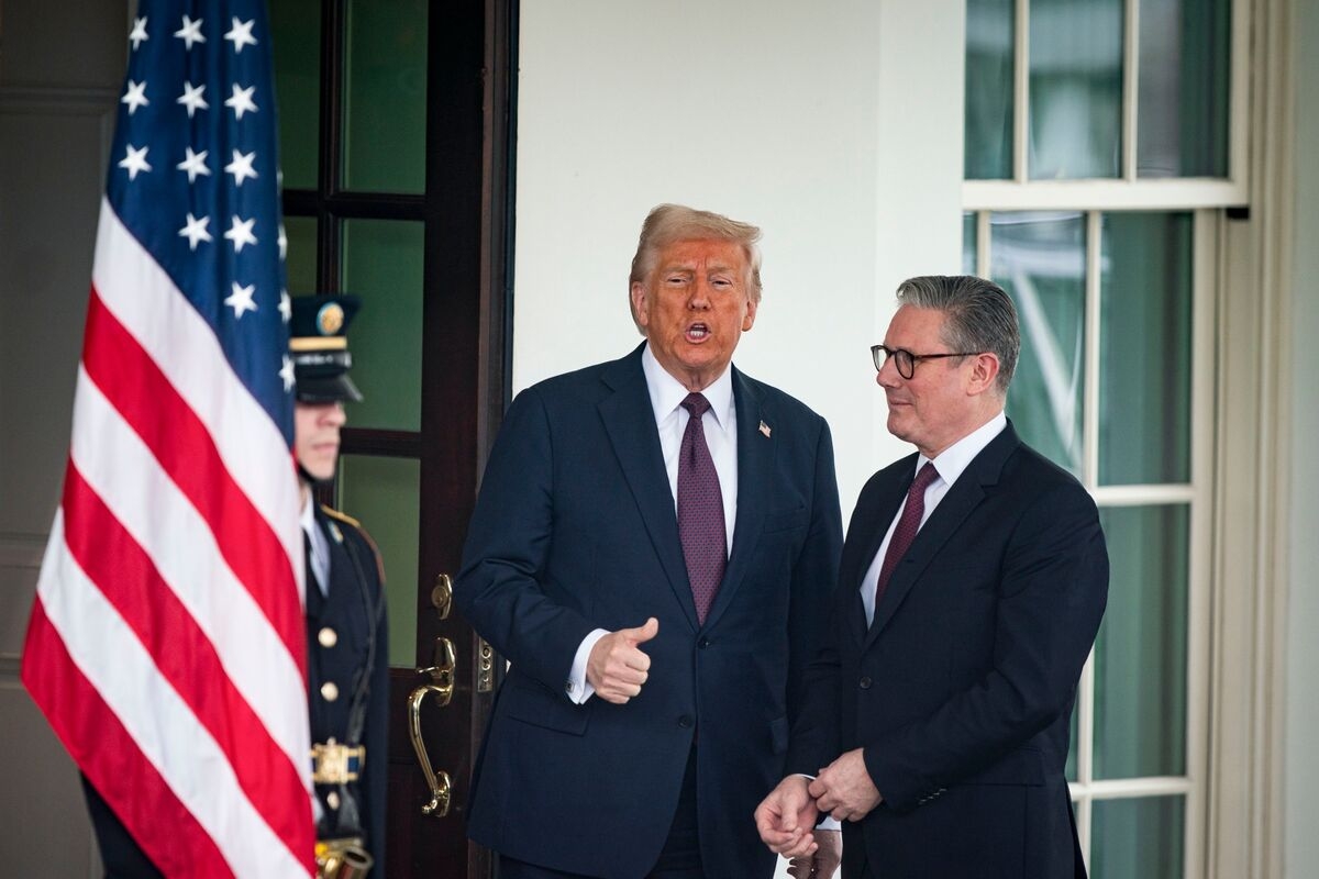 Starmer Torn Between Trump and Labour on UK Defense Overhaul