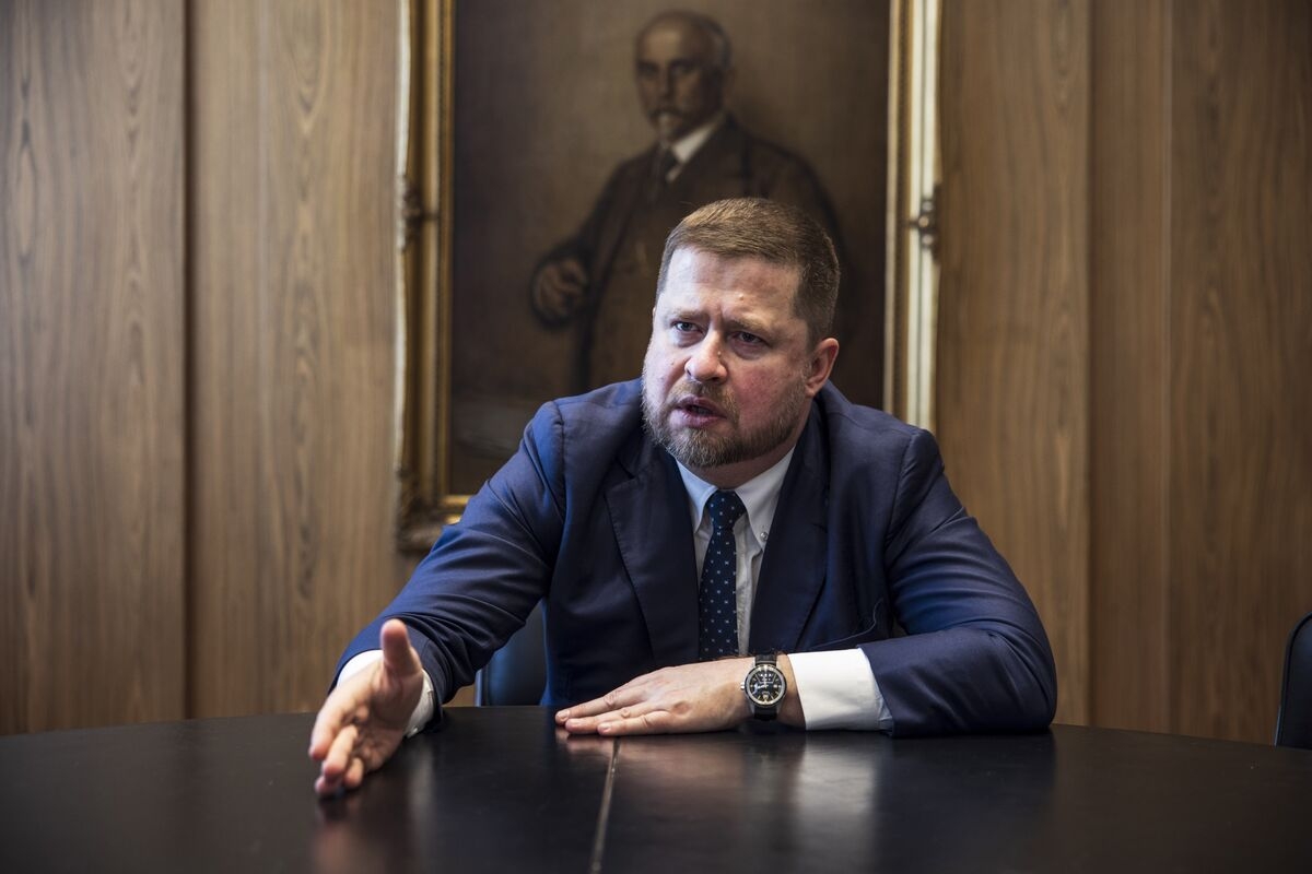 Czech Central Bank Says Services Costs Call for Cautious Policy