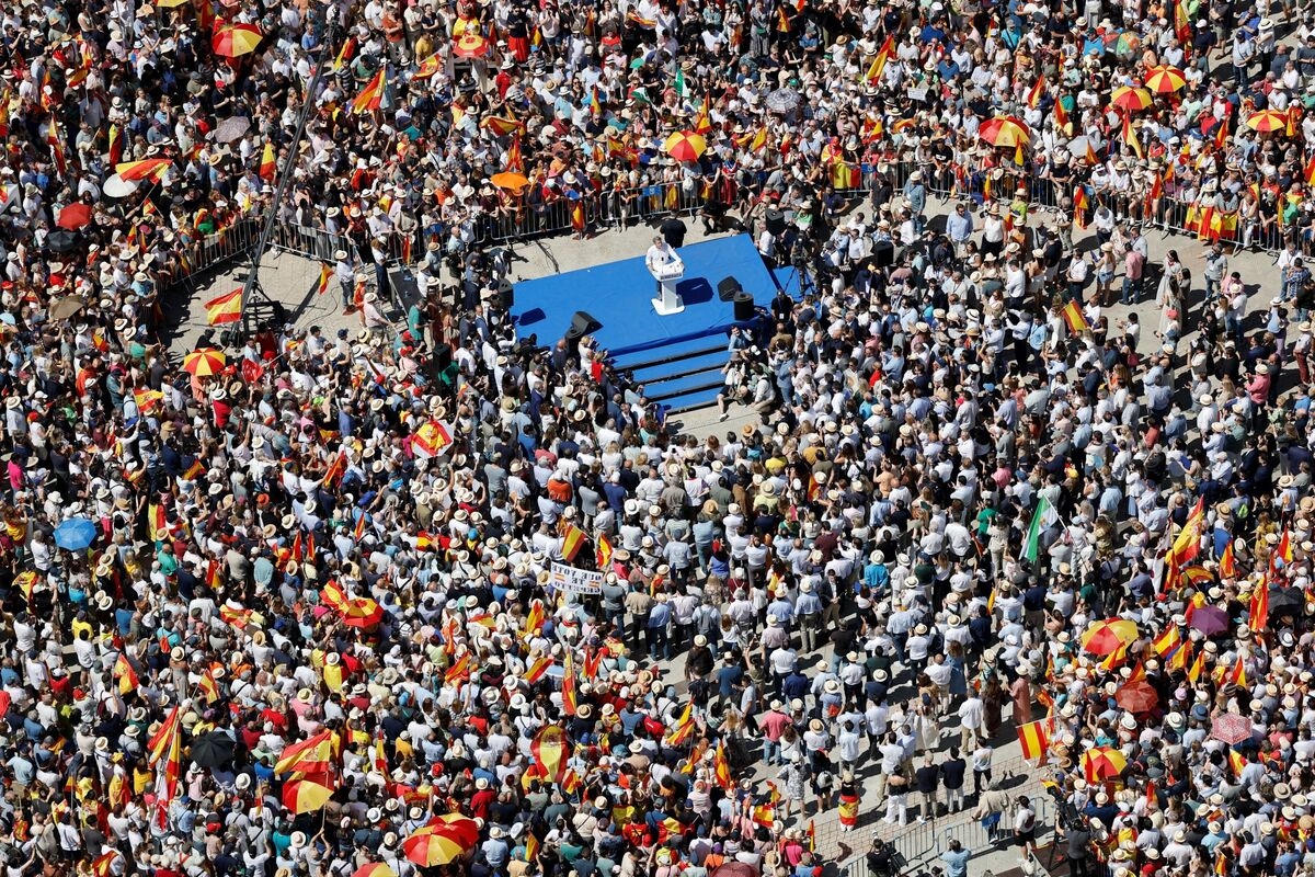 Spain Opposition Calls for Early Elections as Thousands Rally in Madrid